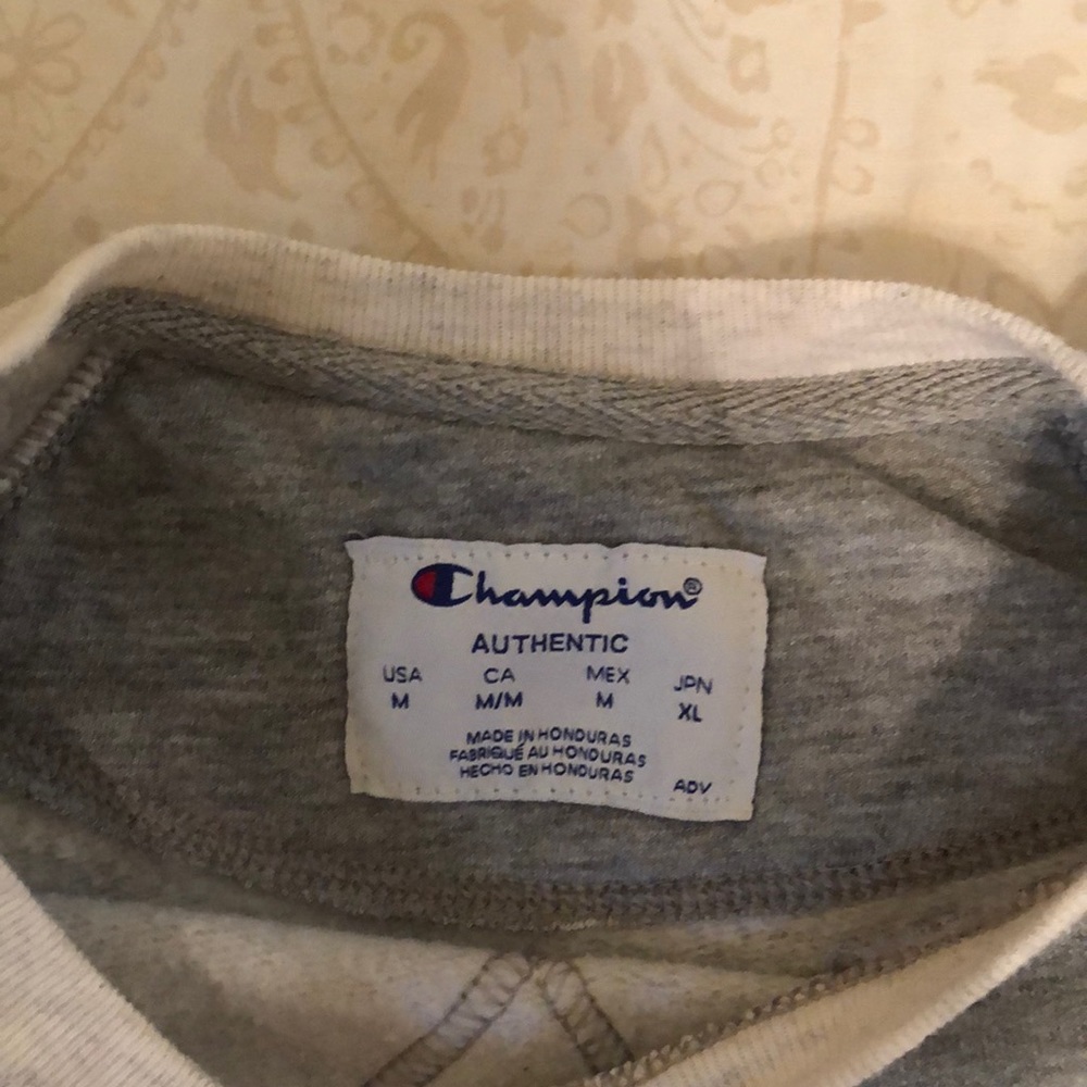 Champion Crew Neck - Picture 2 of 2